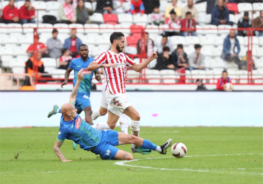 Nhận định soi kèo Antalyaspor vs Caykur Rizespor lúc 00h00 ngày 4/10/2025